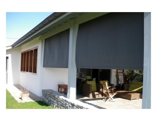 BANNETTE VERTICALE GUID&Eacute;E
Elle offre une excellente protection thermique. Ses bras &agrave; ressorts permettent une tension parfaite de la toile