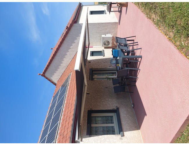 Store banne Calysta
Store banne Calysta, une banne coffre compacte au design soign&eacute;, pens&eacute;e pour une int&eacute;gration discr&egrave;te en fa&ccedil;ade. Sa conception prot&egrave;ge efficacement les bras et le m&eacute;canisme pour une durabilit&eacute; optimale, tout en assurant une utilisation fluide au quotidien. Une solution fiable et esth&eacute;tique pour structurer et valoriser votre terrasse.