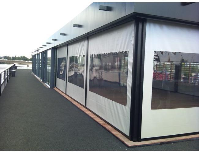 Stores SOLIZIP
Store solaire &agrave; coulisses ZIP, syst&egrave;me brevet&eacute;, guid&eacute;s par coulisses motoris&eacute;s