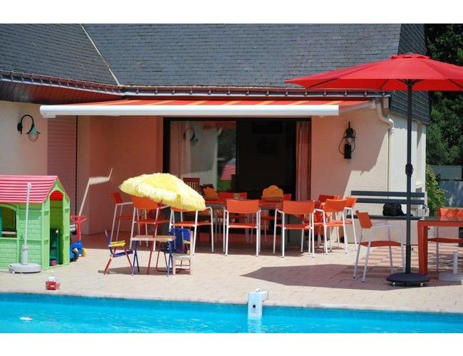 Store banne coffre HERMES
La banne coffre HERMES, c'est la protection in&eacute;galable lors des journ&eacute;es ensoleill&eacute;es ou des soir&eacute;es d'&eacute;t&eacute;