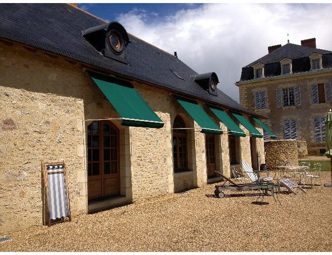 Store SOLISTOR
Id&eacute;al pour les petites ouvertures. Il embellit les fen&ecirc;tres et les met en valeur gr&acirc;ce &agrave; sa dynamique de coloris. Il offre une excellente protection thermique