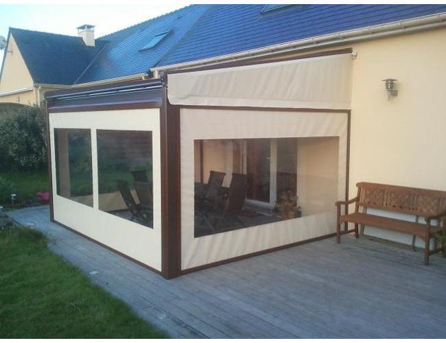 Pergola PERGOSOL
Avec fermetures lat&eacute;ral et frontale en SOLIZIP (syst&egrave;me brevet&eacute;) pour une meilleure r&eacute;sistance au vent