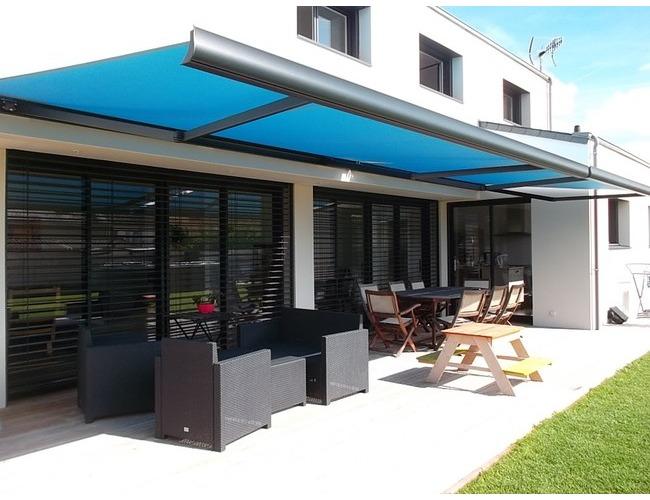 2 Stores bannes CALYSTA
Pour une dur&eacute;e de vie maximale et un entretien minimal, la banne compacte CALYSTA est la r&eacute;ponse adapt&eacute;e pour une excellente protection solaire