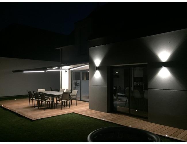 Store banne HERMES
Avec un syst&egrave;me innovant Lumina LED qui vous permet d'&eacute;clairer vos terrasse