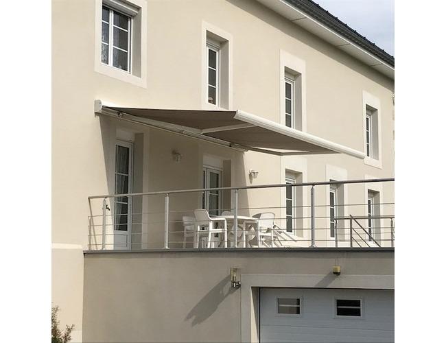 Store banne HERMES
La banne HERMES, c'est la protection in&eacute;galable lors des journ&eacute;es ensoleill&eacute;es ou des soir&eacute;es d'&eacute;t&eacute;