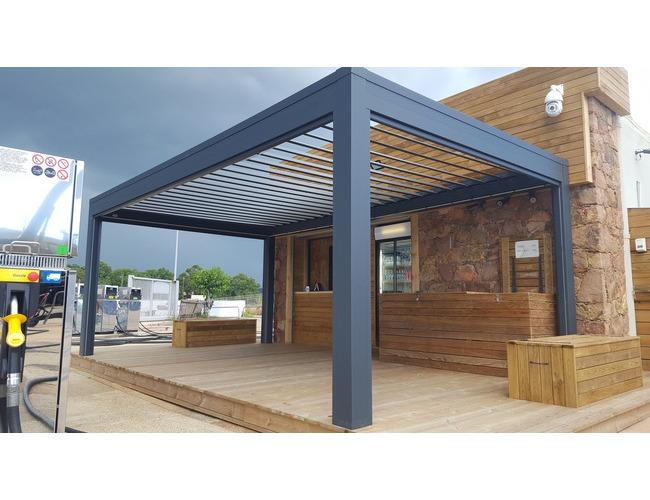 Pergola Bioclimatique PERGO'KLIM INTEGRAL
Lames orientables + lames r&eacute;tractables